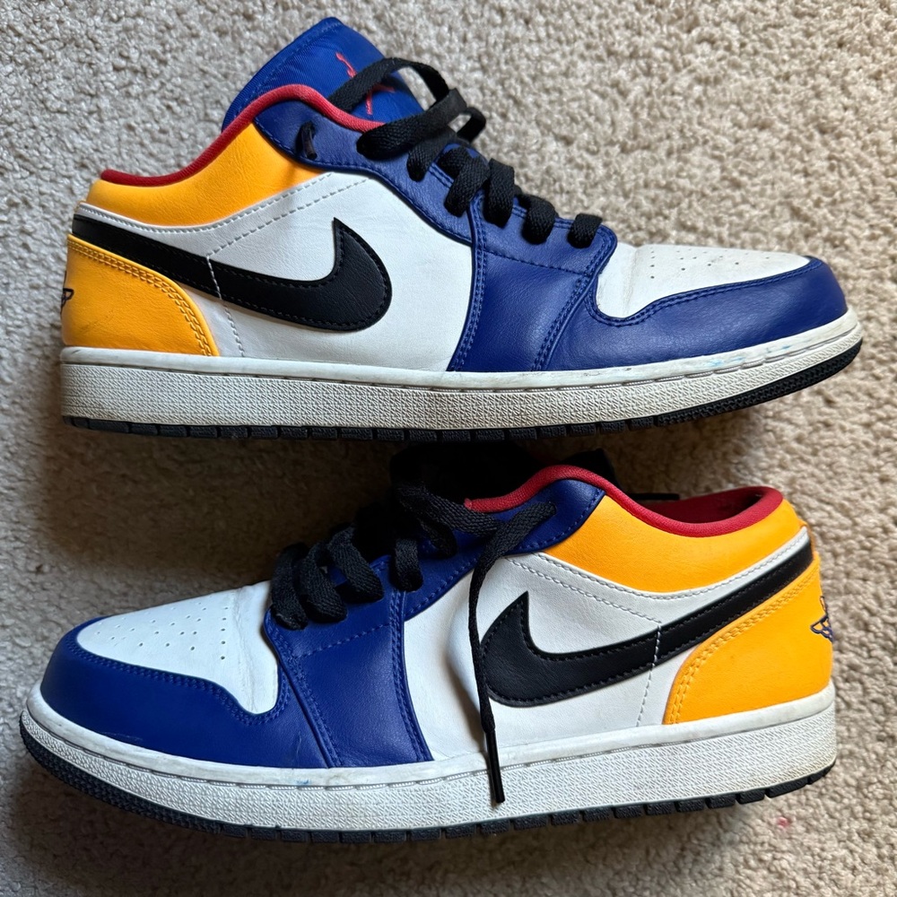 Jordan Low-Top Sneakers in Blue, White & Yellow